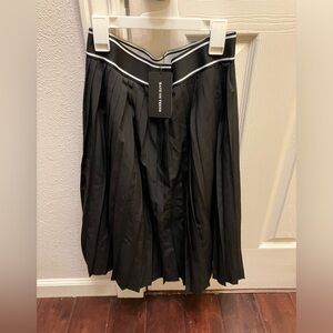 Rave on Trend NWT Pleated Skirt S
